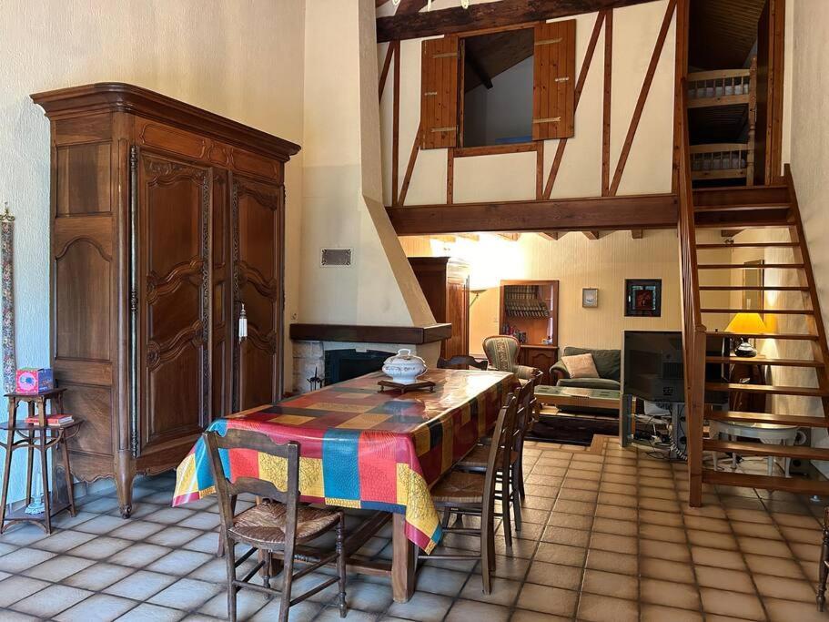 Maison Paisible Avec Lac Prive Secondigny Exteriér fotografie