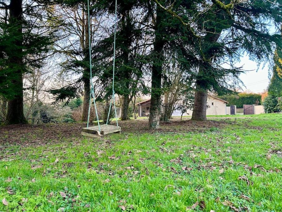Maison Paisible Avec Lac Prive Secondigny Exteriér fotografie